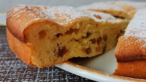 Воздушный пирог на кефире с изюмом. Домашняя выпечка в духовке. Простой рецепт пирога к чаю.