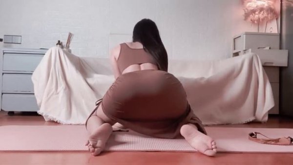 Hip up Exercise with Fishtail Dress