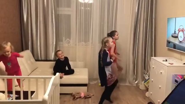 Мы танцуем скибиди смотреть онлайн