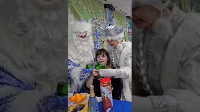 За новогодним столом смотреть онлайн