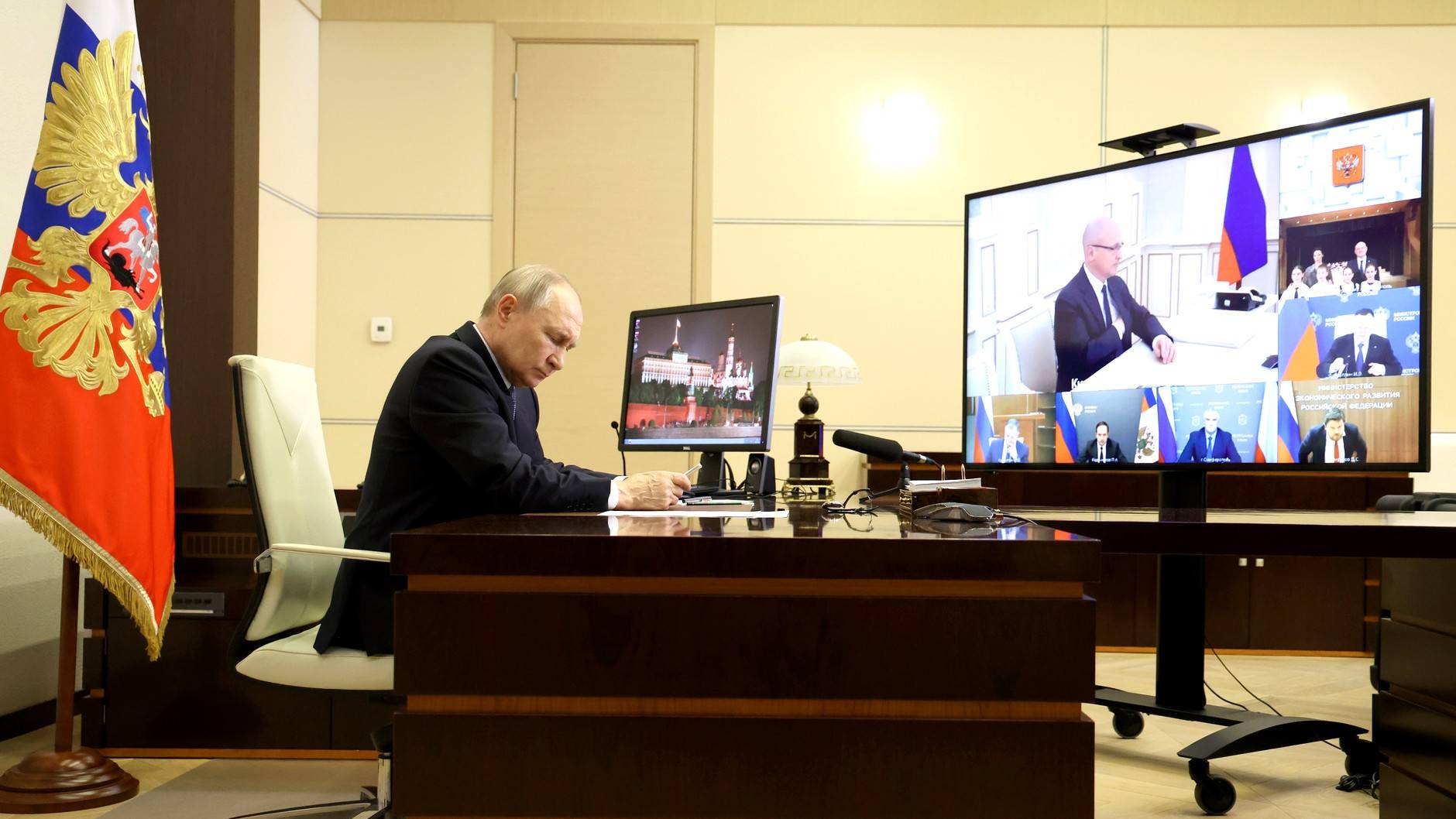 Совещание по вопросам социально-экономического развития Крыма и Севастополя [ 14.01.2025 ] смотреть онлайн