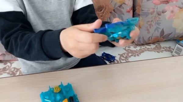 Огляд роботів-трансформерів FUZION MAX. AQUA PRIME.