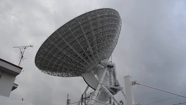 JAXA USC 34m Parabolic Antenna in motion (2013-11-10) смотреть онлайн
