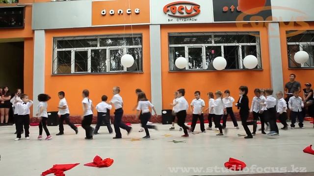 Bumble Bee | Летний отчетный концерт 2013 | Dance Studio Focus смотреть онлайн