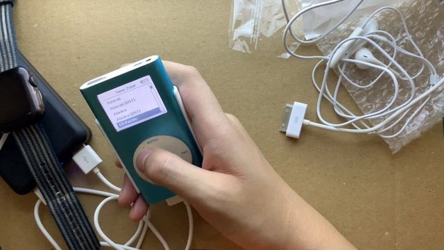 iPod mini unboxing and iTunes Shenanigans смотреть онлайн