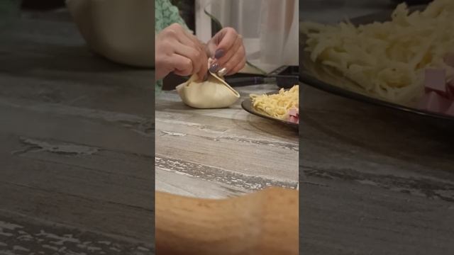 делаю булки с курицей, колбасой и сыром.#olesa смотреть онлайн