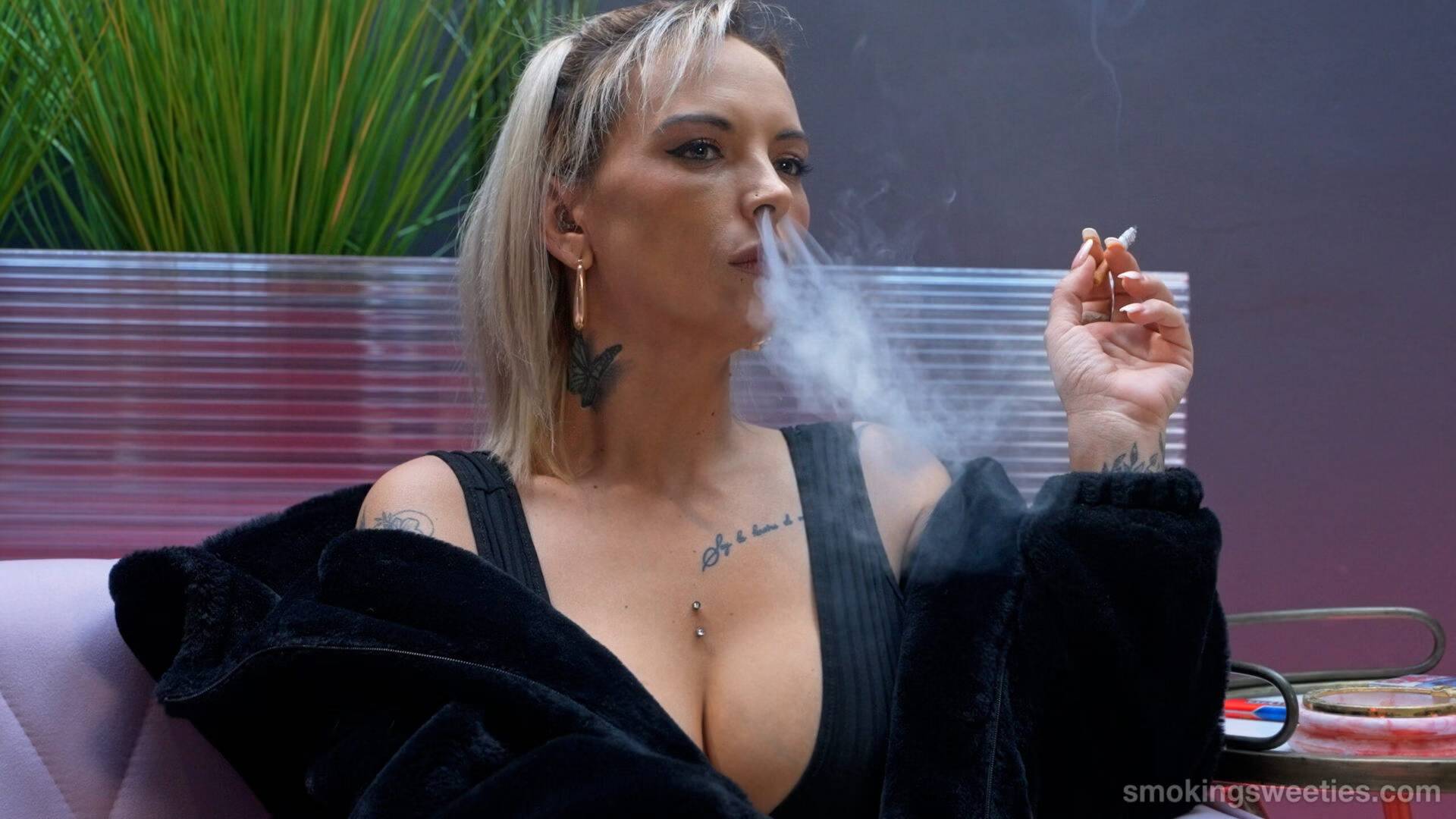 Курящая испанка Мириам. ssw Miriam смотреть онлайн