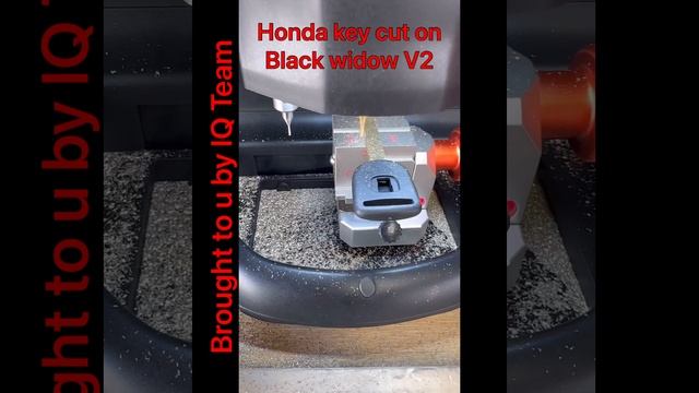 Honda accord key cut on the Black widow V2 смотреть онлайн
