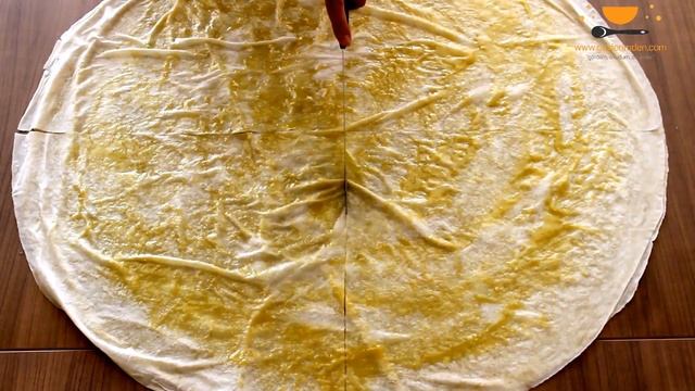 👉🏻Sırrı Sosunda ⭐️ Sadece İki Yufkayla Çıtır Çıtır Patatesli Börek смотреть онлайн