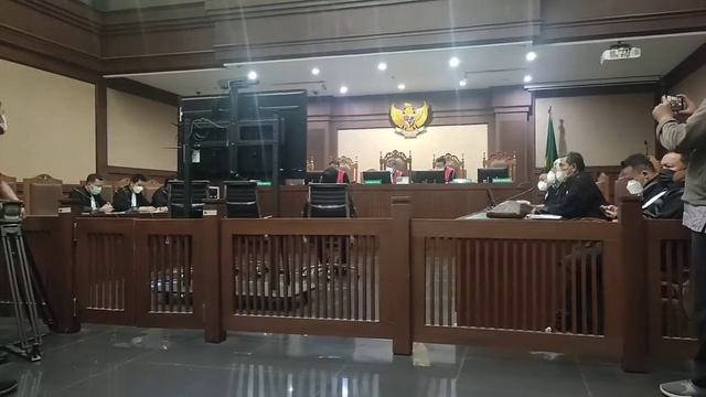 Wakil Ketua DPR RI Azis Syamsuddin Disebut Urus 3 Kasus Di KPK смотреть онлайн