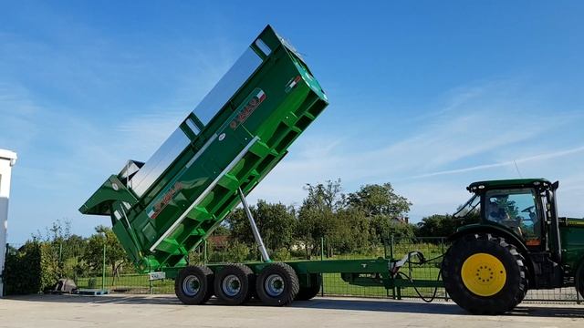 John Deere 7210R & Vaia NL28 смотреть онлайн