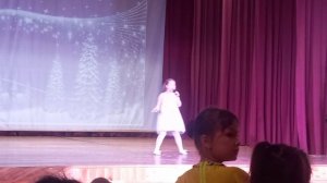 Песня: Новый год, новый год, ёлки, шарики, хлопушки