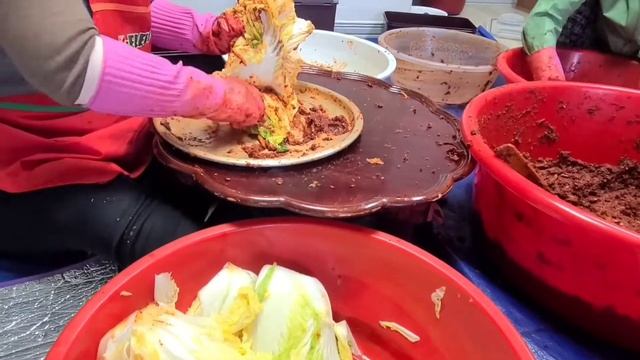IT'S KIMJANG (김장) SEASON! | LET'S MAKE DELICIOUS KOREAN KIMCHI смотреть онлайн