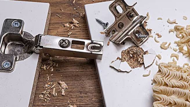 Как починить вырванную мебельную петлю. 11 способов  Простые  секреты мебельщиков. Полезные советы.