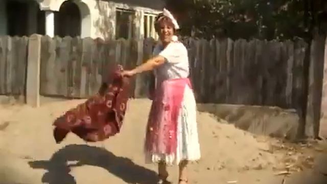 Jeni Nicolau - Eu sunt fata de la tara.. смотреть онлайн