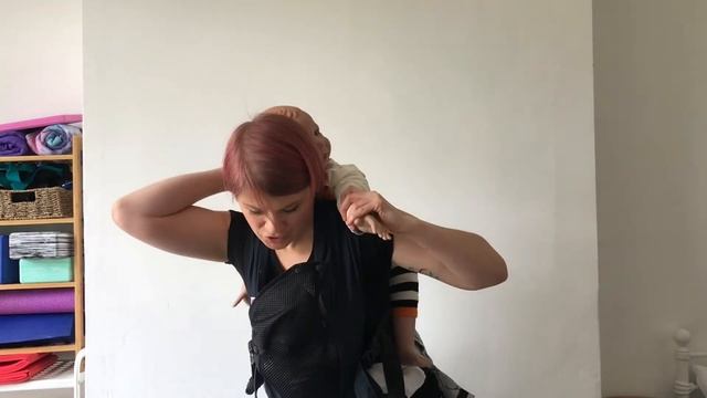 Tandem Babywearing Part 3: Using Two Soft Structured Carriers (Izmi, LL, Didymos, Manduca, Ergobaby смотреть онлайн