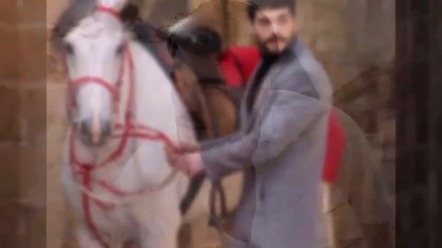 ¡Ebru Şahin Se Enfermó Y Akın Akınözü Le Envió Flores!