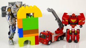 Тобот R пожарная машина против Мегатрона. Игрушки трансформеры для детей.