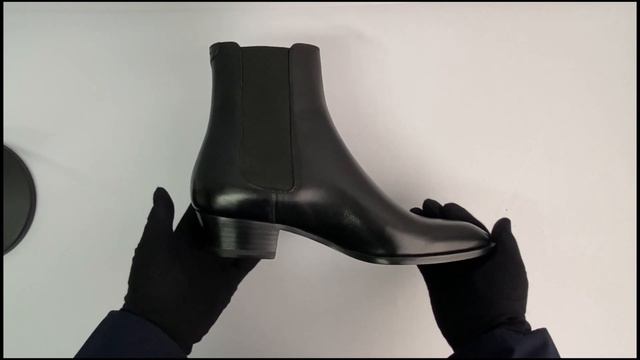 CELINE DRUGSTORE CHELSEA BOOT IN SHINY CALFSKIN BLACK 346593174C смотреть онлайн