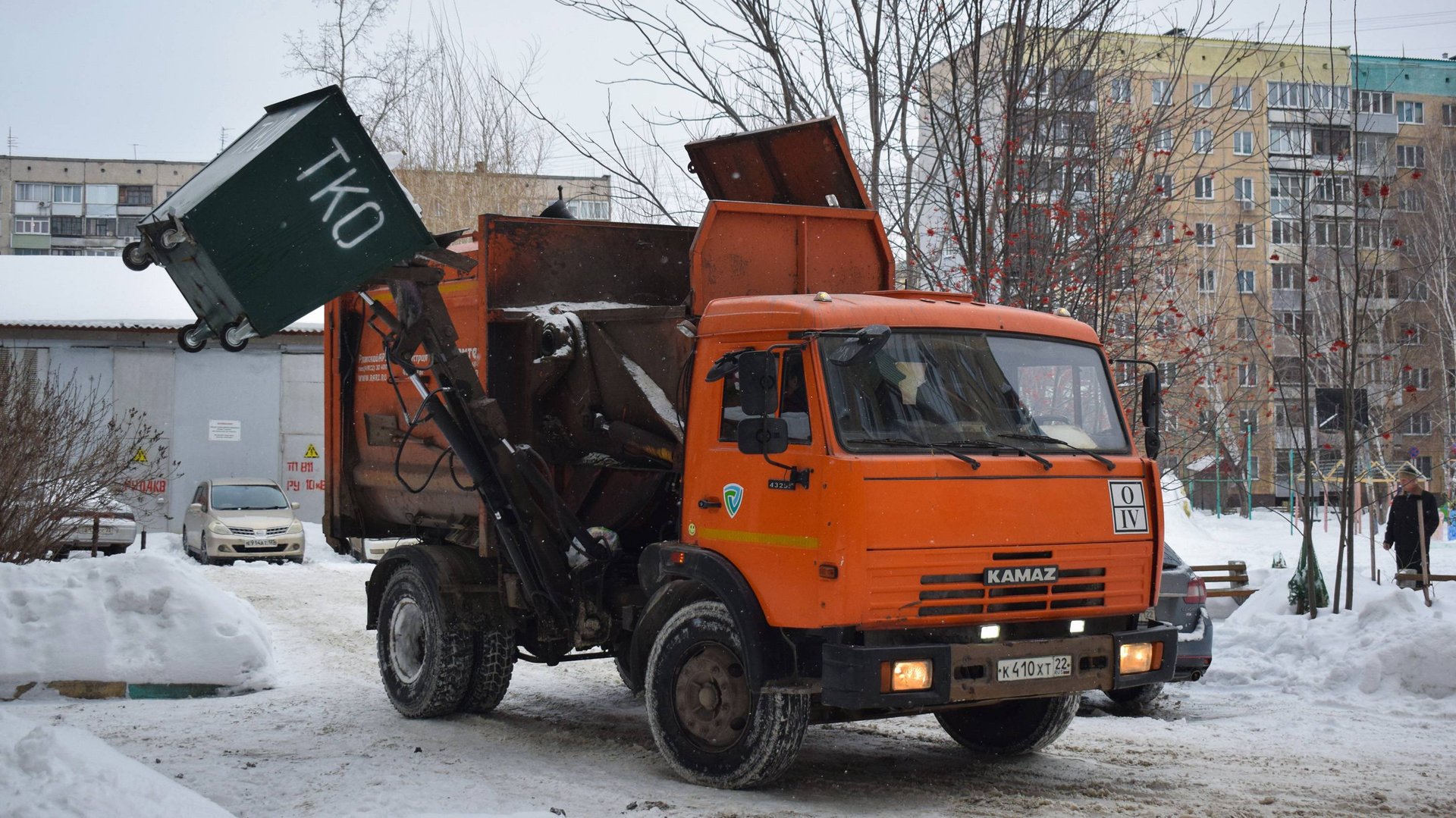 Мусоровоз-коротыш МКМ-44108 (МК-4454-04) на шасси КамАЗ-43255-A3 (К 410 ХТ 22)/ KAMAZ Garbage Truck