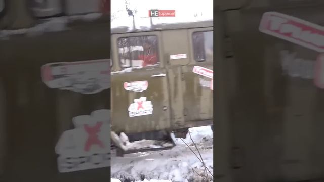 Зил 131 психанул 🤯 #зил #зил131 #4х4 #offroad #бездорожье #6х6 #ссср #грузовик #джип #не_тормози смотреть онлайн