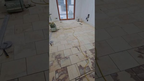 Уложили фанеру, завезли паркет Coswick и материал для упаковки паркета! 🔨🏠📦 #Паркет #Coswick #До