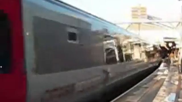 Arriva XC Class 220 Voyager departs Leeds, 08-Mar-2009 смотреть онлайн