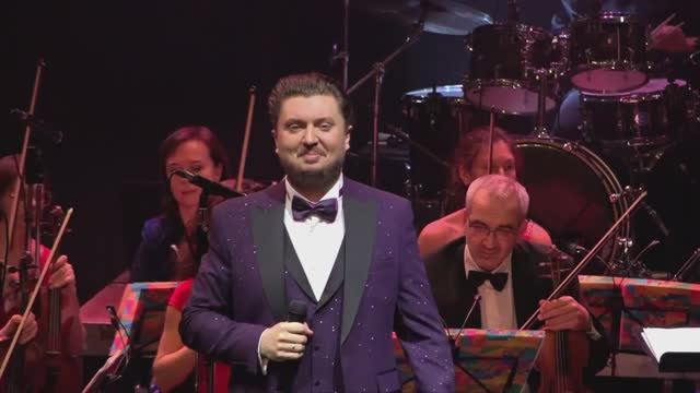 Илья Ушуллу - "Скажите, девушки, подружке вашей" смотреть онлайн