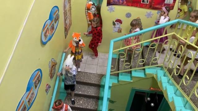 Рождественские колядки прошли в детском саду. ДОУ 32 Ангарск смотреть онлайн