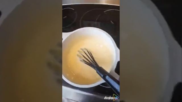 Вкусный и легкий заварной крем без муки и крахмала.Для тортов,безе и пироженок!Рецепт-в комментарии