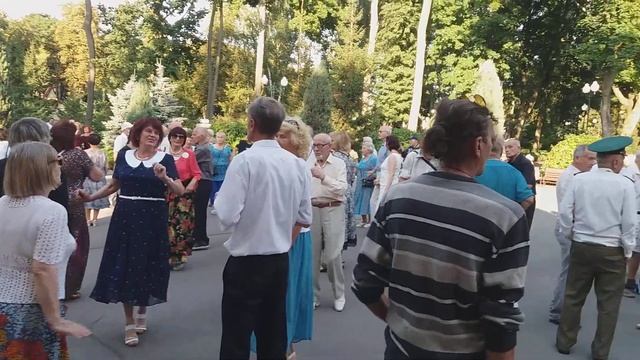 Харьков; танцы в парке; 