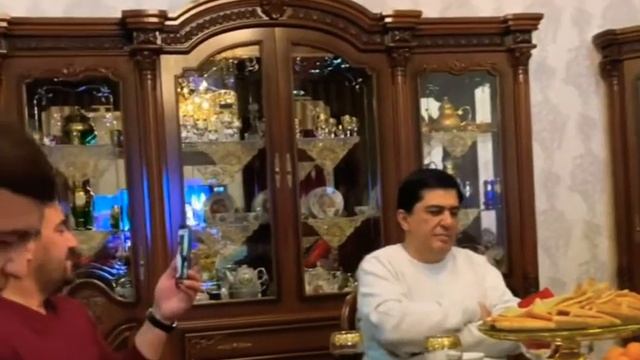 Jo'rabek Alimov KIMLARDAN QOLMAGAN DUNYO BU (Ustoz Og'abek Sobirov Xonadonida)