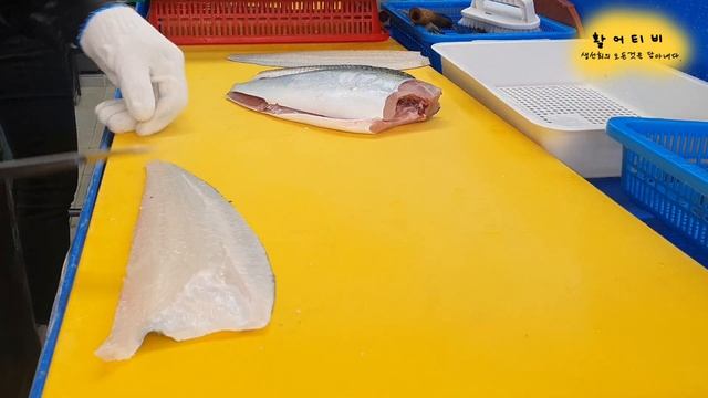 밀치 방어 광어 연어! 모듬회뜨기 Korean sashimi смотреть онлайн