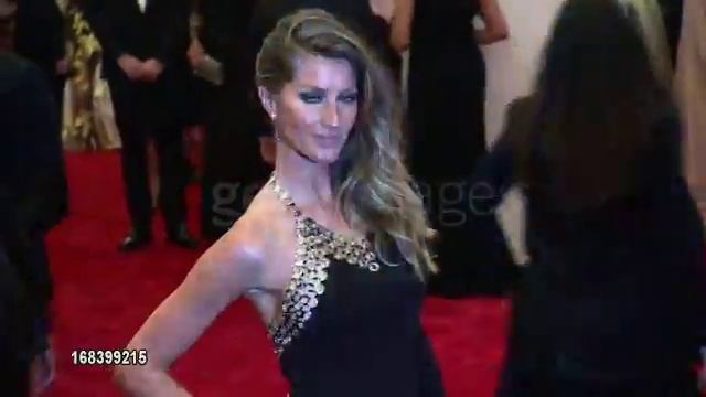 Gisele Bündchen & Tom Brady - 2013 MET Gala - Red Carpet (5/5) смотреть онлайн