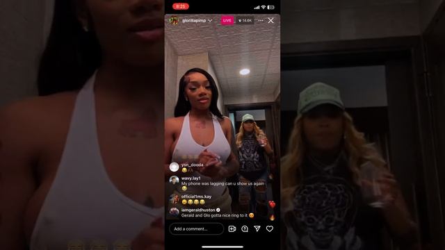 GloRilla shaking ass on live showing her camera roll смотреть онлайн