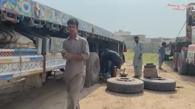 Как починить сломанную ось грузового прицепа. смотреть онлайн