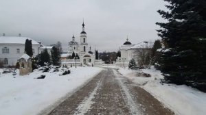 Битва длилась 18 час. Решила судьбу России и Европы. Над входом в монастырь видны следы от снарядов.