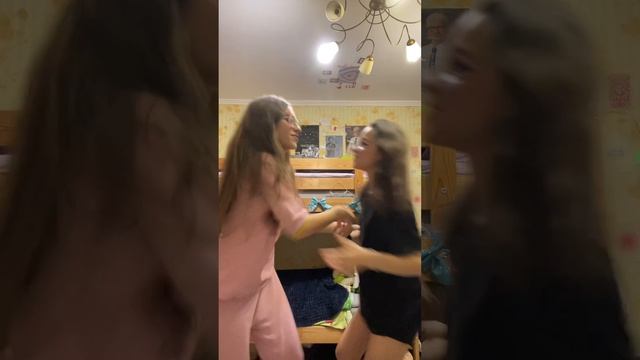 Кто куда #trend #dance #remix #школа #hiphop #mashadark #funny смотреть онлайн