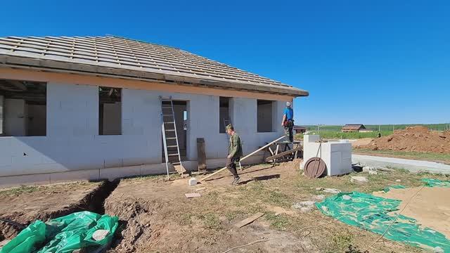 ДОМ из газобетона своими руками. Часть 2. Кровля, полы по грунту, скважина и септик.