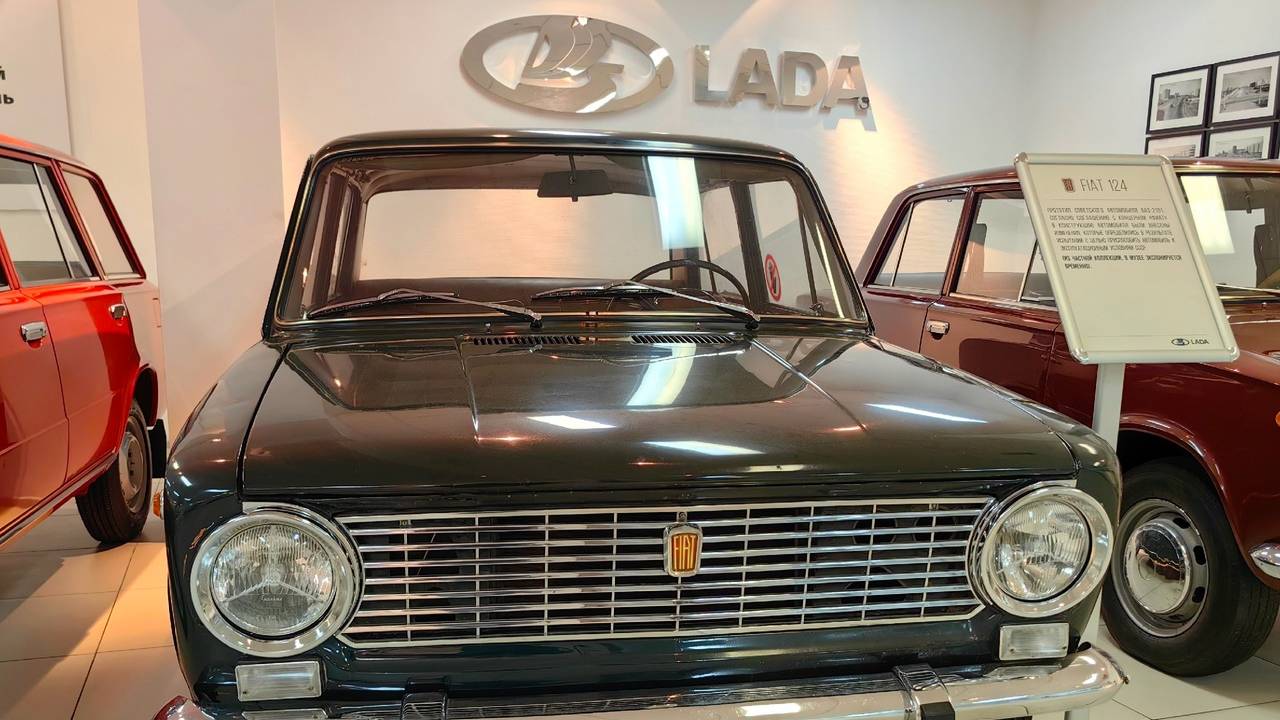 Большое путешествие по музею АВТОВАЗа. Часть вторая - первые автомобили завода смотреть онлайн