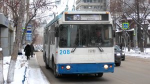 Троллейбус Екатеринбурга ЗиУ-682Г-016.03 борт. №208 маршрут №36 на остановке «Карла Маркса»