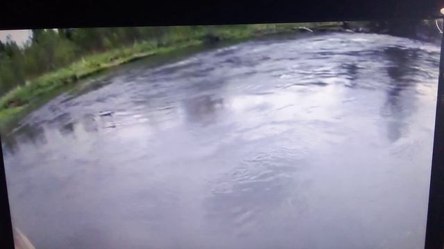 Ловля рыбы с помощью ультралайта.
Приехали на красивую лесную речку.