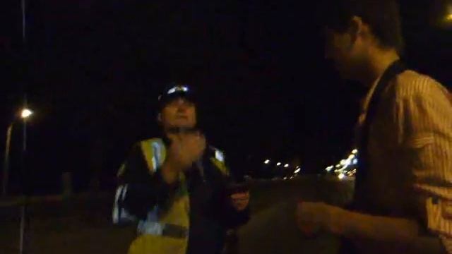 Милиция, как обычно, нарушает смотреть онлайн