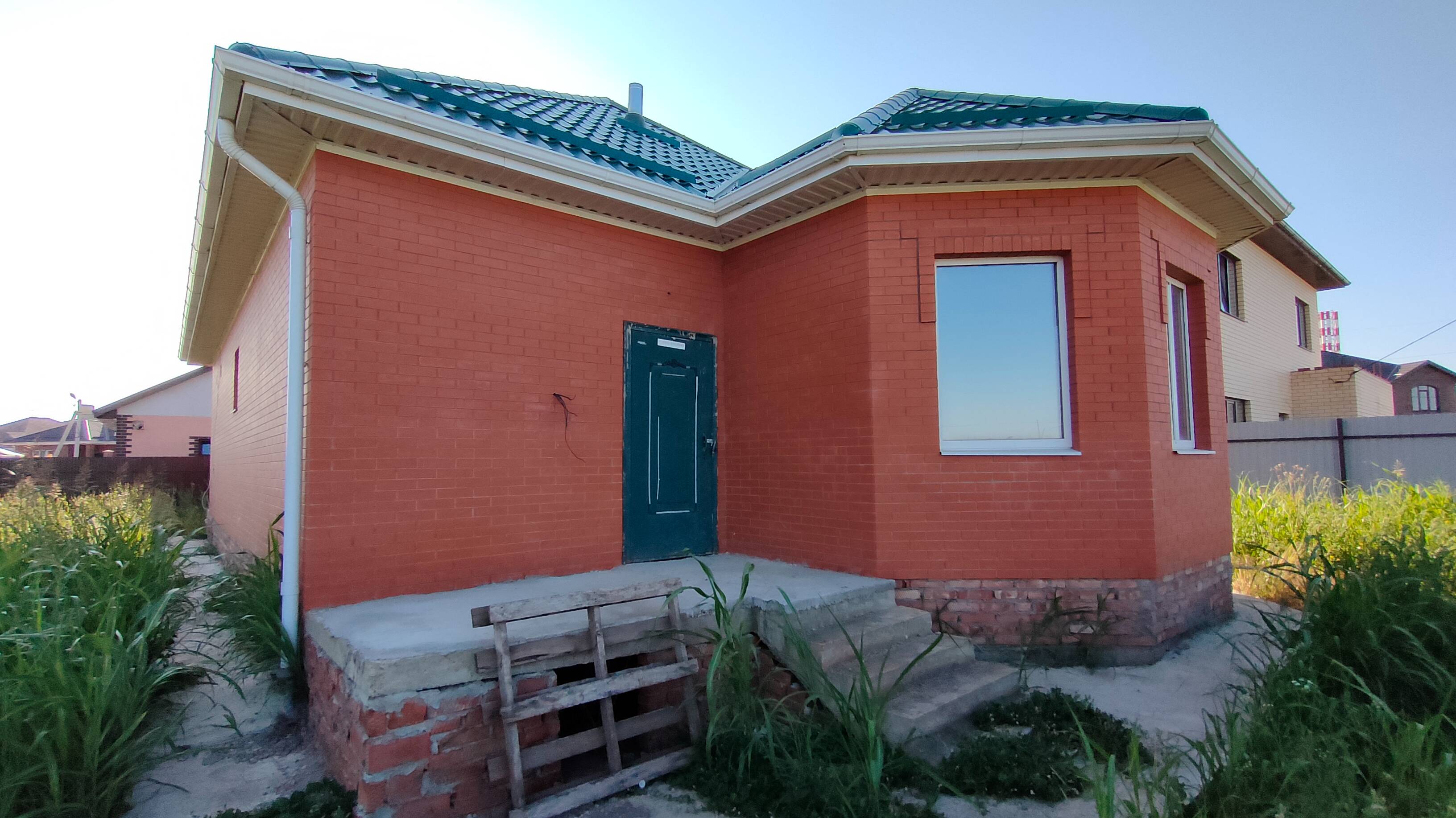 Краснодар, п. Новознаменский, самый не дорогой в районе.