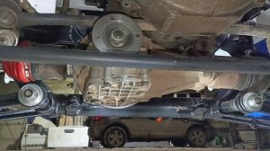 установка мотора и коробки после ремонта кузова автомобиля Нива