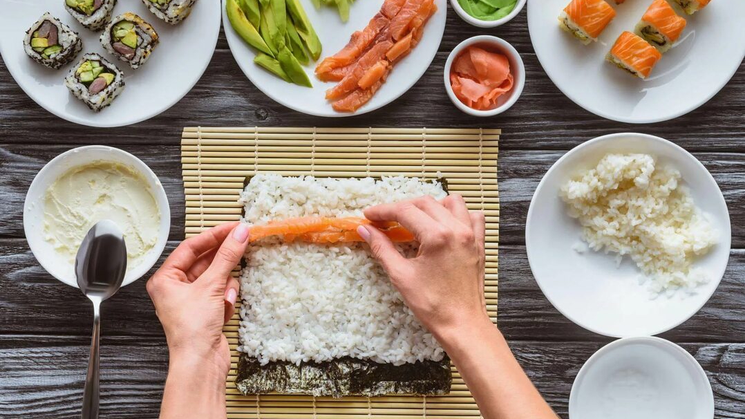 КАК ПРИГОТОВИТЬ РОЛЛЫ? ДОМА,ДЕШЕВО И ВКУСНО смотреть онлайн