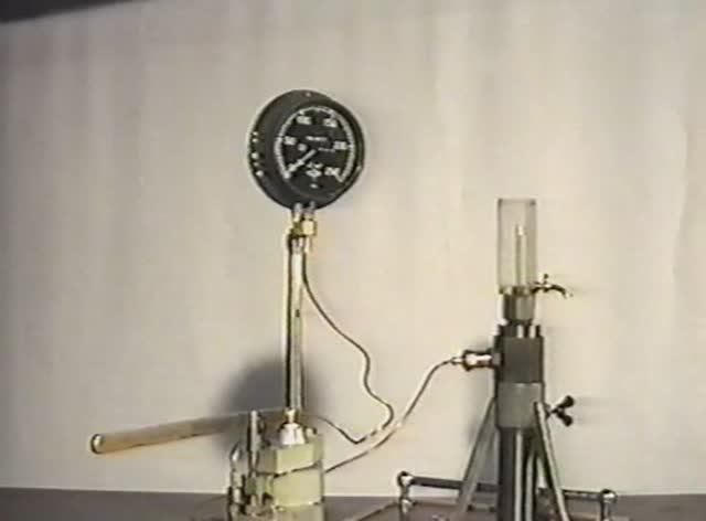 Физика. Опыты. Реальные газы и жидкости. Сжижение углекислоты. Опыт Кальете смотреть онлайн