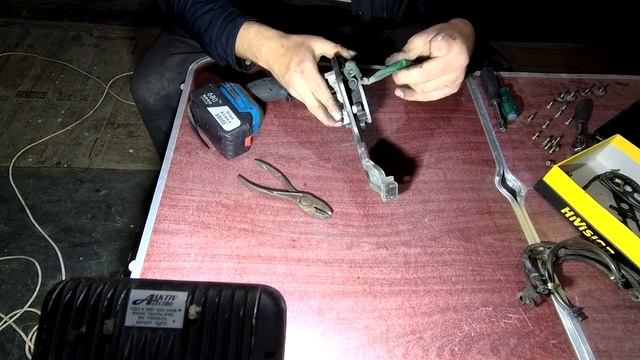 Обслуживание стеклоподъемника Honda ST1300 Pan European