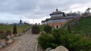 Боровские Кижи. Святой источник Покрова Божьей Матери около деревянной церкви.