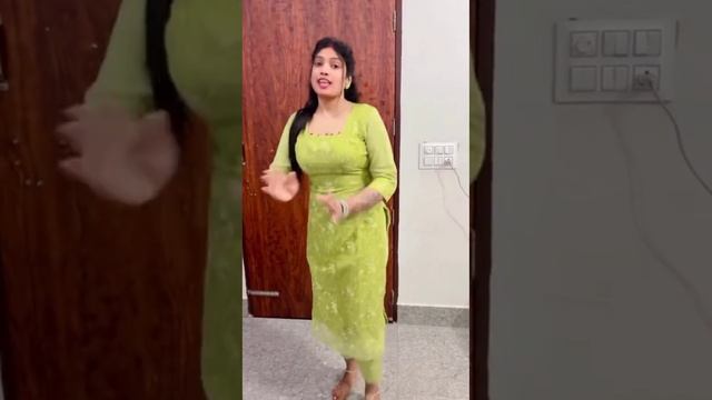 Hot Girl Romantic Dance смотреть онлайн
